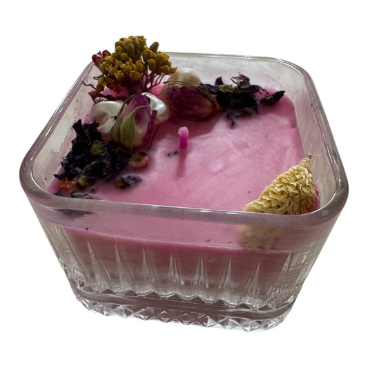 Handgemachte Kerze mit besonderem Design in Rosa